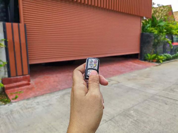 Installation de porte de garage en acier Grenoble